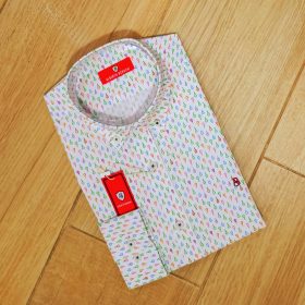 camisa de manga larga confeccionada en algodón 100%, manga larga y de fabricación española, el estampado de raquetas le da un toque especial, cuello camisero con botón y corte recto.